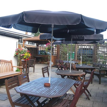 The Crosskeys Inn Usk Exteriér fotografie