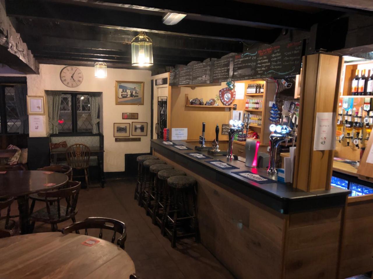 The Crosskeys Inn Usk Exteriér fotografie