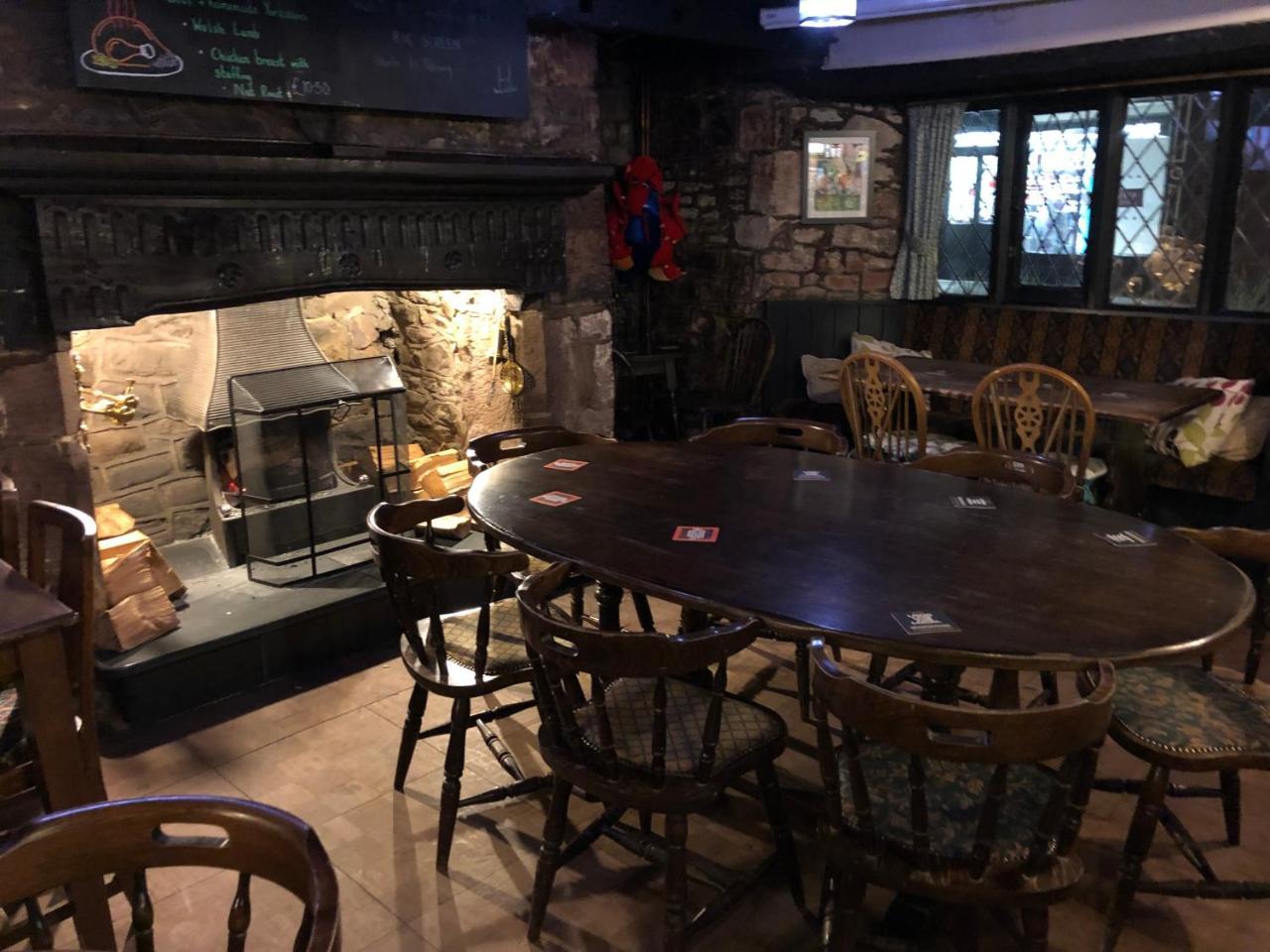 The Crosskeys Inn Usk Exteriér fotografie